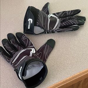 Kids Black Patterned Mittens